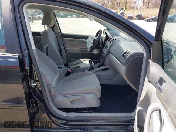 ✅ 2007 Volkswagen Rabbit • VIN: WVWCR91K37W254106 • Lot: 41948405. Listed on IAAI with 227,477 mi. Free auction sales archive from the USA and detailed vehicle history report at DreamBid. Image 5.