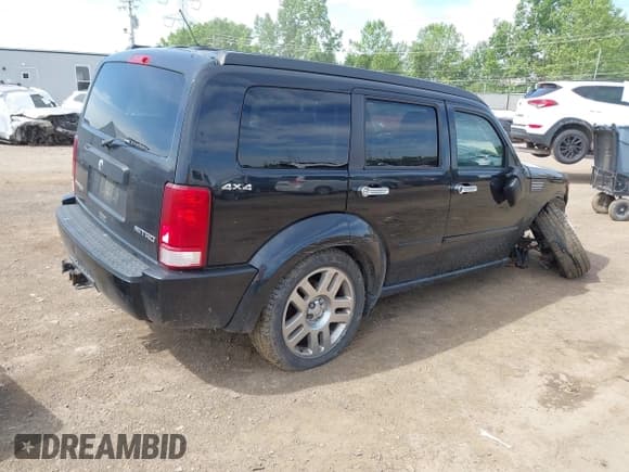 ✅ 2010 Dodge Nitro Heat • VIN: 1D4PU4GK6AW172245 • Lot: 42267771. Listed on IAAI with 192,072 mi. Free auction sales archive from the USA and detailed vehicle history report at DreamBid. Image 4.