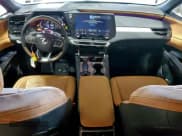 ✅ 2024 Lexus RX 350h Premium • VIN: 2T2BBMCA0RC034310 • Lot: 94977075. Wystawiony na Copart z przebiegiem 33 778 mil. Bezpłatny archiwum sprzedaży aukcyjnych z USA i szczegółowy raport historii pojazdu na DreamBid. Zdjęcie 8.