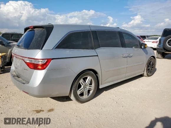 ✅ 2013 Honda Odyssey Touring • VIN: 5FNRL5H90DB005513 • Лот: 85203315. Опубликован ранее на Copart с пробегом 193 789 миль. Бесплатный доступ к архиву аукционных продаж из США и подробный отчёт об истории автомобиля на DreamBid. Изображение 3.