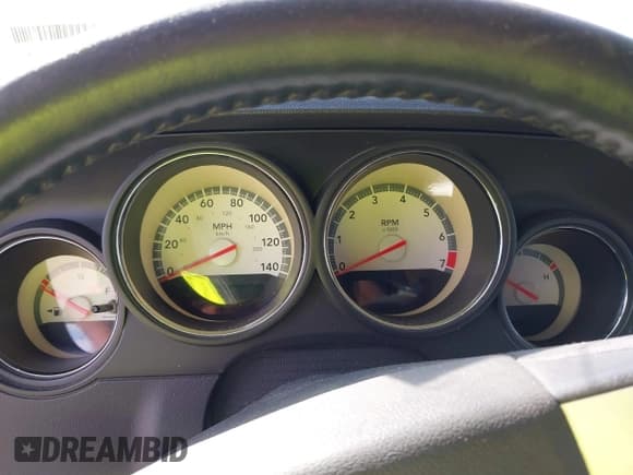 ✅ 2009 Dodge Challenger SE • VIN: 2B3LJ44VX9H583694 • Lot: 43349664. Wystawiony na IAAI z przebiegiem Nie podano. Bezpłatny archiwum sprzedaży aukcyjnych z USA i szczegółowy raport historii pojazdu na DreamBid. Zdjęcie 7.