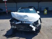 ✅ 2017 Kia Cadenza Premium • VIN: KNALC4J19H5093518 • Lot: 42695922. Wystawiony na IAAI z przebiegiem 113 617 mil. Bezpłatny archiwum sprzedaży aukcyjnych z USA i szczegółowy raport historii pojazdu na DreamBid. Zdjęcie 6.