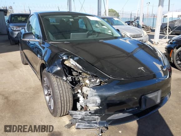 ✅ 2019 Tesla Model 3 Mid Range • VIN: 5YJ3E1EA3KF316809 • Lot: 43525262. Wystawiony na IAAI z przebiegiem 79 048 mil. Bezpłatny archiwum sprzedaży aukcyjnych z USA i szczegółowy raport historii pojazdu na DreamBid. Zdjęcie 6.