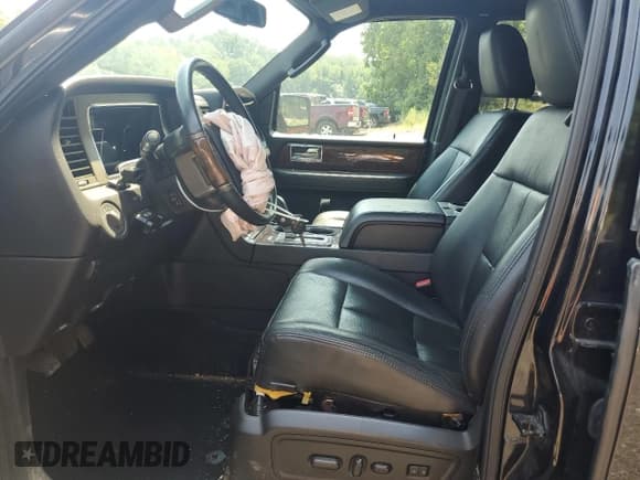✅ 2013 Lincoln Navigator • VIN: 5LMJJ3J54DEL03457 • Lot: 70335925. Listed on Copart with 204,006 mi. Free auction sales archive from the USA and detailed vehicle history report at DreamBid. Image 7.