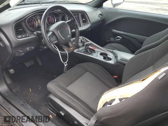 ✅ 2019 Dodge Challenger SXT • VIN: 2C3CDZAGXKH750865 • Lot: 45510743. Wystawiony na Copart z przebiegiem 49 963 mil. Bezpłatny archiwum sprzedaży aukcyjnych z USA i szczegółowy raport historii pojazdu na DreamBid. Zdjęcie 7.