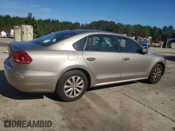 ✅ 2015 Volkswagen Passat S • VIN: 1VWAT7A36FC018231 • Lot: 92584225. Listed on Copart with 105,065 mi. Free auction sales archive from the USA and detailed vehicle history report at DreamBid. Image 3.