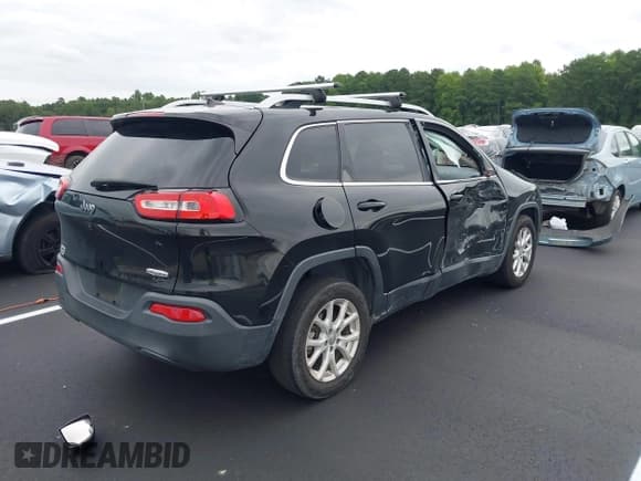 ✅ 2018 Jeep Cherokee Latitude • VIN: 1C4PJLCB3JD595303 • Lot: 42921581. Wystawiony na IAAI z przebiegiem 105 885 mil. Bezpłatny archiwum sprzedaży aukcyjnych z USA i szczegółowy raport historii pojazdu na DreamBid. Zdjęcie 4.