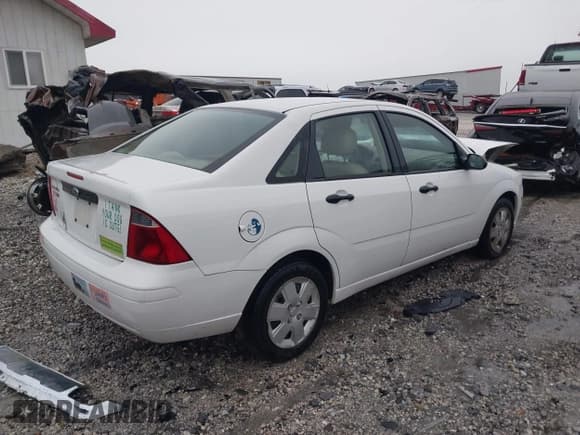 ✅ 2007 Ford Focus S • VIN: 1FAHP34N57W355068 • Lot: 43735746. Listed on IAAI with 126,471 mi. Free auction sales archive from the USA and detailed vehicle history report at DreamBid. Image 4.