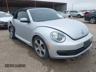 ✅ 2013 Volkswagen Beetle 2.5L • VIN: 3VW5X7AT0DM821473 • Lot: 41103124. Wystawiony na IAAI z przebiegiem 112 953 mil. Bezpłatny archiwum sprzedaży aukcyjnych z USA i szczegółowy raport historii pojazdu na DreamBid. Zdjęcie 1.
