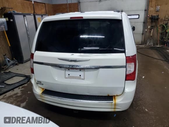 ✅ 2014 Chrysler Town & Country Touring • VIN: 2C4RC1BG5ER131209 • Lot: 92621595. Wystawiony na Copart z przebiegiem 229 219 mil. Bezpłatny archiwum sprzedaży aukcyjnych z USA i szczegółowy raport historii pojazdu na DreamBid. Zdjęcie 6.