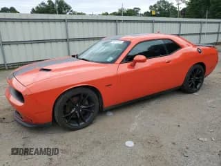✅ 2016 Dodge Challenger R/T • VIN: 2C3CDZBT3GH322073 • Lot: 55214314. Wystawiony na Copart z przebiegiem 135 269 mil. Bezpłatny archiwum sprzedaży aukcyjnych z USA i szczegółowy raport historii pojazdu na DreamBid. Zdjęcie 1.