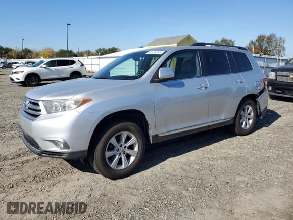✅ 2011 Toyota Highlander • VIN: 5TDZK3EH3BS031325 • Лот: 92128745. Опубликован ранее на Copart с пробегом 172 503 миль. Бесплатный доступ к архиву аукционных продаж из США и подробный отчёт об истории автомобиля на DreamBid. Изображение 1.