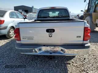 ✅ 2005 Dodge Dakota SLT • VIN: 1D7HW48N35S199894 • Лот: 70386424. Размещён на Copart с пробегом Не указан миль. Получите бесплатный доступ к архиву аукционных продаж из США и посмотрите подробный отчёт об истории автомобиля на DreamBid. Изображение 6.