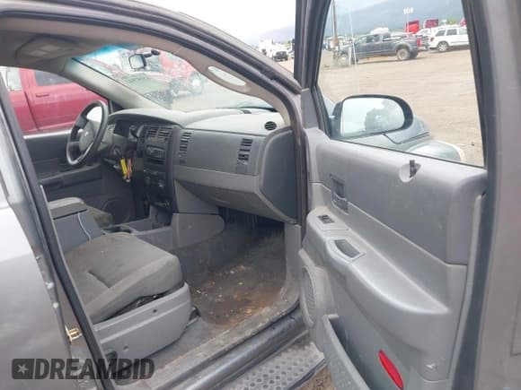 ✅ 2005 Dodge Durango SXT • VIN: 1D4HB38N55F575894 • Лот: 42257542. Опубликован ранее на IAAI с пробегом 260 069 миль. Бесплатный доступ к архиву аукционных продаж из США и подробный отчёт об истории автомобиля на DreamBid. Изображение 5.