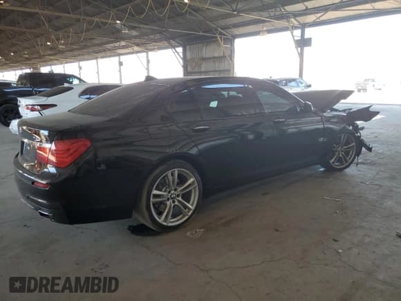 ✅ 2011 BMW 7 Series 740Li • VIN: WBAKB4C56BC574666 • Лот: 81853495. Опубликован ранее на Copart с пробегом 98 031 миль. Бесплатный доступ к архиву аукционных продаж из США и подробный отчёт об истории автомобиля на DreamBid. Изображение 3.
