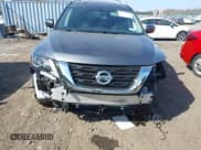 ✅ 2020 Nissan Pathfinder S • VIN: 5N1DR2AM5LC640305 • Lot: 41771041. Wystawiony na IAAI z przebiegiem 26 227 mil. Bezpłatny archiwum sprzedaży aukcyjnych z USA i szczegółowy raport historii pojazdu na DreamBid. Zdjęcie 6.