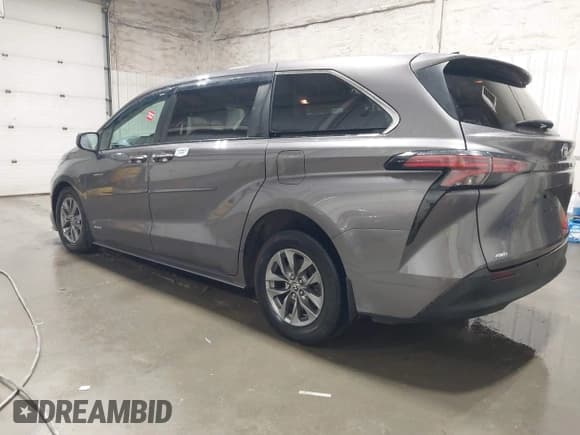✅ 2021 Toyota Sienna XLE • VIN: 5TDYSKFC2MS004130 • Lot: 43408630. Listed on IAAI with 135,512 mi. Free auction sales archive from the USA and detailed vehicle history report at DreamBid. Image 3.