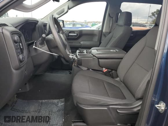 ✅ 2021 Chevrolet Silverado 1500 Custom • VIN: 3GCPYBEH1MG185453 • Lot: 78281804. Wystawiony na Copart z przebiegiem 75 380 mil. Bezpłatny archiwum sprzedaży aukcyjnych z USA i szczegółowy raport historii pojazdu na DreamBid. Zdjęcie 7.