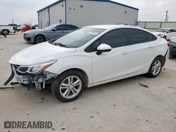 ✅ 2019 Chevrolet Cruze LS • VIN: 1G1BC5SM6K7123320 • Lot: 57381895. Listed on Copart with 111,805 mi. Free auction sales archive from the USA and detailed vehicle history report at DreamBid. Image 1.