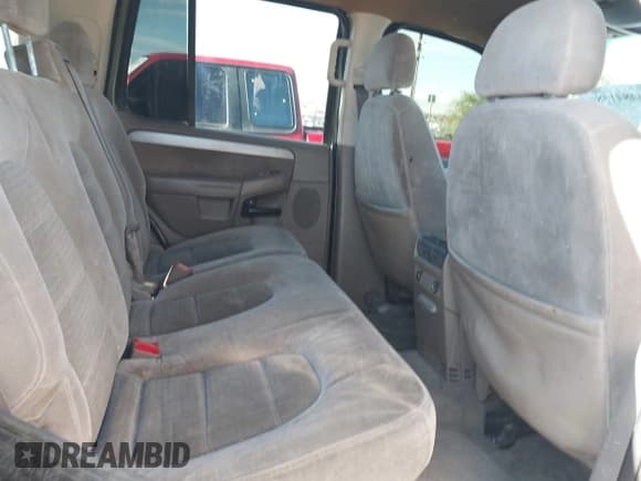 ✅ 2004 Ford Explorer XLT • VIN: 1FMZU73K64ZA52053 • Lot: 43841586. Wystawiony na IAAI z przebiegiem 319 259 mil. Bezpłatny archiwum sprzedaży aukcyjnych z USA i szczegółowy raport historii pojazdu na DreamBid. Zdjęcie 8.