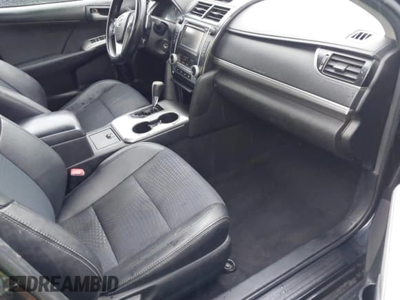 ✅ 2014 Toyota Camry SE • VIN: 4T1BF1FK4EU764533 • Lot: 43710236. Wystawiony na IAAI z przebiegiem 191 205 mil. Bezpłatny archiwum sprzedaży aukcyjnych z USA i szczegółowy raport historii pojazdu na DreamBid. Zdjęcie 5.