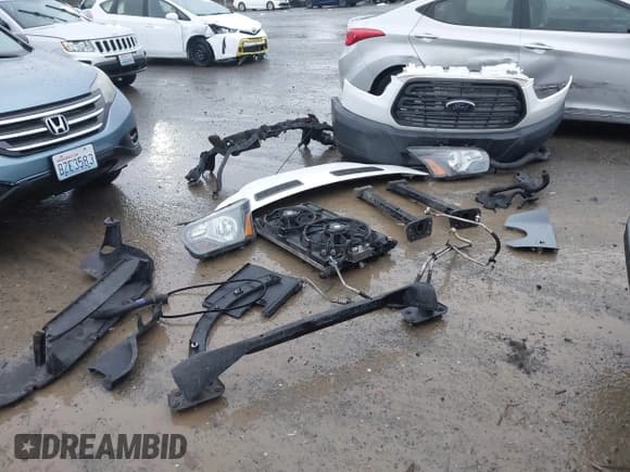 ✅ 2016 Ford Transit • VIN: 1FTYR1YG5GKA83973 • Lot: 43796380. Wystawiony na IAAI z przebiegiem 174 491 mil. Bezpłatny archiwum sprzedaży aukcyjnych z USA i szczegółowy raport historii pojazdu na DreamBid. Zdjęcie 12.