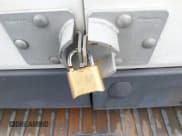 ✅ 2017 Ford Transit • VIN: 1FTYE1YMXHKA68209 • Lot: 43036951. Wystawiony na IAAI z przebiegiem 124 871 mil. Bezpłatny archiwum sprzedaży aukcyjnych z USA i szczegółowy raport historii pojazdu na DreamBid. Zdjęcie 18.