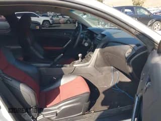 ✅ 2012 Hyundai Genesis Coupe R-Spec • VIN: KMHHU6KH6CU071354 • Lot: 43386177. Wystawiony na IAAI z przebiegiem 136 832 mil. Bezpłatny archiwum sprzedaży aukcyjnych z USA i szczegółowy raport historii pojazdu na DreamBid. Zdjęcie 5.