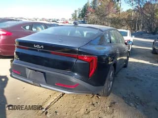 ✅ 2025 Kia K4 LXS • VIN: 3KPFT4DEXSE035671 • Lot: 43702655. Wystawiony na IAAI z przebiegiem 21 924 mil. Bezpłatny archiwum sprzedaży aukcyjnych z USA i szczegółowy raport historii pojazdu na DreamBid. Zdjęcie 4.