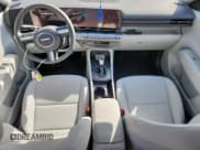 ✅ 2024 Hyundai Kona SEL • VIN: KM8HB3AB7RU122404 • Лот: 82277275. Опубликован ранее на Copart с пробегом 12 869 миль. Бесплатный доступ к архиву аукционных продаж из США и подробный отчёт об истории автомобиля на DreamBid. Изображение 8.