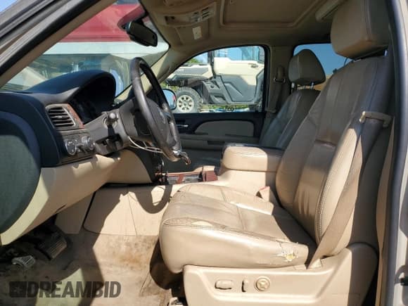 ✅ 2007 Chevrolet Suburban LTZ • VIN: 3GNFK16387G298631 • Lot: 74700834. Wystawiony na Copart z przebiegiem 262 681 mil. Bezpłatny archiwum sprzedaży aukcyjnych z USA i szczegółowy raport historii pojazdu na DreamBid. Zdjęcie 7.