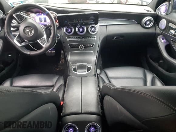 ✅ 2017 Mercedes-Benz C 300 • VIN: 55SWF4KB2HU211744 • Лот: 93175495. Опубликован ранее на Copart с пробегом 12 525 миль. Бесплатный доступ к архиву аукционных продаж из США и подробный отчёт об истории автомобиля на DreamBid. Изображение 8.