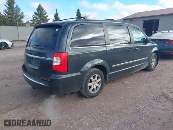 ✅ 2011 Chrysler Town & Country Touring • VIN: 2A4RR5DG8BR775764 • Lot: 43512071. Listed on IAAI with 187,100 mi. Free auction sales archive from the USA and detailed vehicle history report at DreamBid. Image 4.