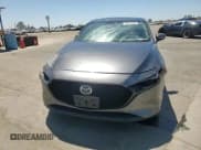 ✅ 2020 Mazda 3 Premium • VIN: JM1BPBNM1L1164240 • Lot: 61675365. Wystawiony na Copart z przebiegiem 90 509 mil. Bezpłatny archiwum sprzedaży aukcyjnych z USA i szczegółowy raport historii pojazdu na DreamBid. Zdjęcie 14.