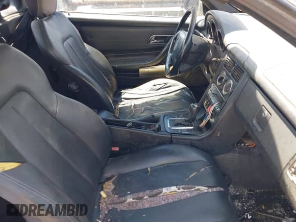 ✅ 1999 Mercedes-Benz SLK 230/320 • VIN: WDBKK47F8XF124902 • Lot: 42883499. Wystawiony na IAAI z przebiegiem 173 522 mil. Bezpłatny archiwum sprzedaży aukcyjnych z USA i szczegółowy raport historii pojazdu na DreamBid. Zdjęcie 5.