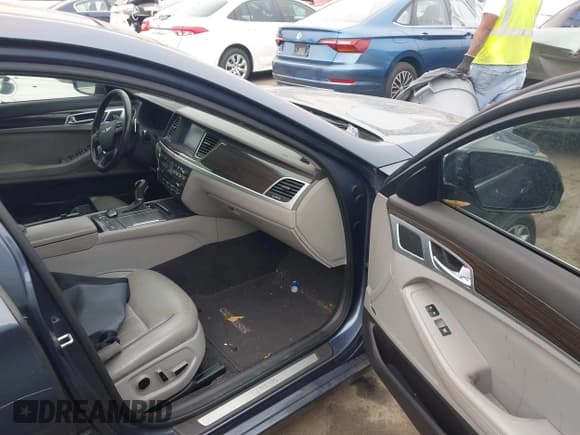 ✅ 2015 Hyundai Genesis 3.8L • VIN: KMHGN4JE8FU033245 • Лот: 43755627. Опубликован ранее на IAAI с пробегом 145 333 миль. Бесплатный доступ к архиву аукционных продаж из США и подробный отчёт об истории автомобиля на DreamBid. Изображение 5.