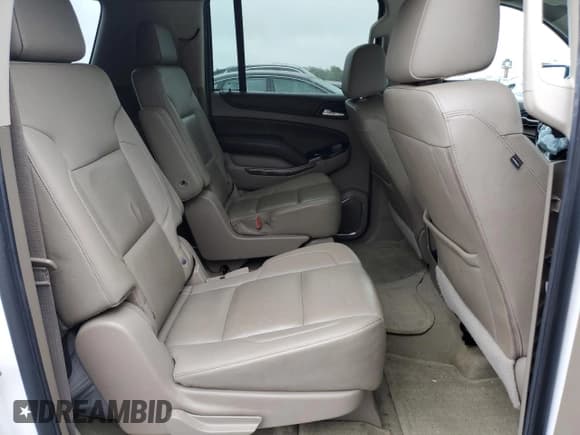 ✅ 2016 Chevrolet Suburban LT • VIN: 1GNSCHKC9GR155164 • Lot: 71583474. Wystawiony na Copart z przebiegiem 211 636 mil. Bezpłatny archiwum sprzedaży aukcyjnych z USA i szczegółowy raport historii pojazdu na DreamBid. Zdjęcie 11.