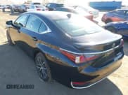 ✅ 2025 Lexus ES 300h • VIN: 58ADA1C19SU073926 • Lot: 43551675. Wystawiony na IAAI z przebiegiem 6 446 mil. Bezpłatny archiwum sprzedaży aukcyjnych z USA i szczegółowy raport historii pojazdu na DreamBid. Zdjęcie 3.