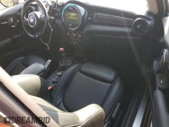 ✅ 2017 MINI Hardtop Cooper S • VIN: WMWXP7C38H3C62030 • Lot: 81521535. Wystawiony na Copart z przebiegiem 91 636 mil. Bezpłatny archiwum sprzedaży aukcyjnych z USA i szczegółowy raport historii pojazdu na DreamBid. Zdjęcie 8.