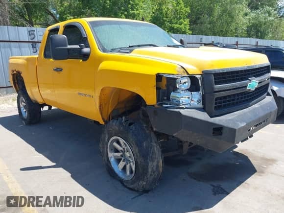 2007 Chevrolet Silverado 2500HD LTZ z VIN 1GCHK29647E559645, wystawiony jako IAAI lot #42429022 z przebiegiem 208 743 mil mil oraz . Historia ofert i sprzedaży dostępna na DreamBid. Obrazek 1.