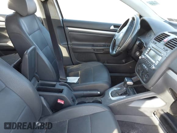 ✅ 2008 Volkswagen Jetta SE • VIN: 3VWRZ71K48M014558 • Lot: 41685615. Wystawiony na IAAI z przebiegiem Nie podano. Bezpłatny archiwum sprzedaży aukcyjnych z USA i szczegółowy raport historii pojazdu na DreamBid. Zdjęcie 5.