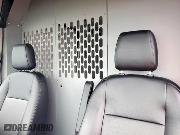 ✅ 2023 Ford Transit Cargo • VIN: 1FTBW9C89PKB88609 • Lot: 63399805. Wystawiony na Copart z przebiegiem 25 083 mil. Bezpłatny archiwum sprzedaży aukcyjnych z USA i szczegółowy raport historii pojazdu na DreamBid. Zdjęcie 10.