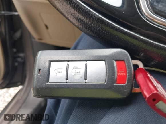 2018 Mitsubishi Outlander SE with VIN JA4AD3A34JZ065816, listed as a IAAI auction lot 42387958 with 201,398 mi miles and . Bid and sale history available at DreamBid. Image 11.