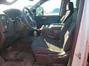 ✅ 2024 GMC Sierra 2500HD • VIN: 1GD29LE71RF197014 • Lot: 55761635. Wystawiony na Copart z przebiegiem 16 596 mil. Bezpłatny archiwum sprzedaży aukcyjnych z USA i szczegółowy raport historii pojazdu na DreamBid. Zdjęcie 7.