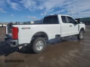 ✅ 2023 Ford F-350 • VIN: 1FT8X3BA1PED26053 • Lot: 42484225. Wystawiony na Copart z przebiegiem 5 648 mil. Bezpłatny archiwum sprzedaży aukcyjnych z USA i szczegółowy raport historii pojazdu na DreamBid. Zdjęcie 3.