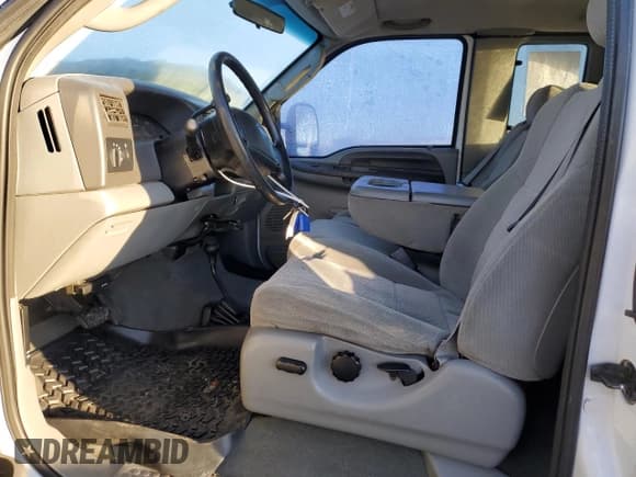 ✅ 2004 Ford F-350 XL • VIN: 1FTSX31P14EA58421 • Lot: 42038025. Wystawiony na Copart z przebiegiem 161 321 mil. Bezpłatny archiwum sprzedaży aukcyjnych z USA i szczegółowy raport historii pojazdu na DreamBid. Zdjęcie 7.