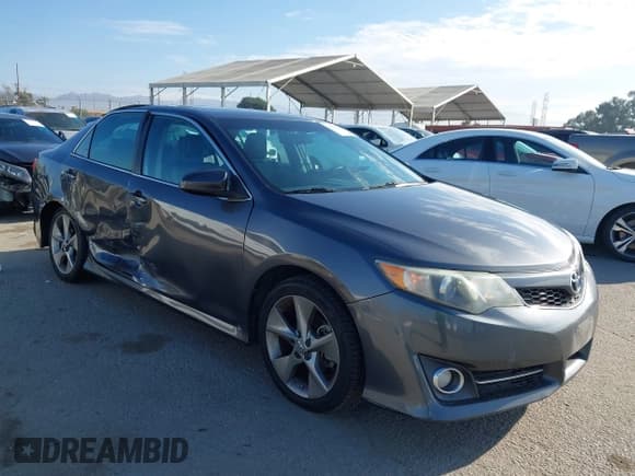 ✅ 2014 Toyota Camry SE • VIN: 4T1BF1FK5EU319749 • Lot: 43237067. Wystawiony na IAAI z przebiegiem 125 355 mil. Bezpłatny archiwum sprzedaży aukcyjnych z USA i szczegółowy raport historii pojazdu na DreamBid. Zdjęcie 1.