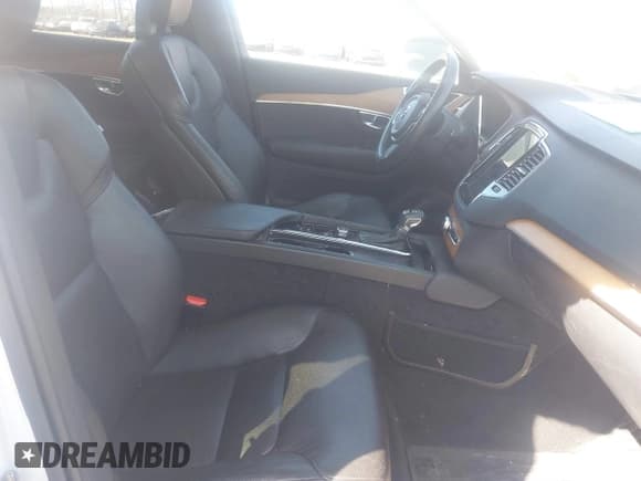 ✅ 2021 Volvo XC90 Momentum • VIN: YV4A221K5M1677620 • Lot: 41753517. Listed on IAAI with 67,000 mi. Free auction sales archive from the USA and detailed vehicle history report at DreamBid. Image 5.