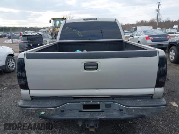 ✅ 2005 Chevrolet Silverado 2500HD LT • VIN: 1GCHK23245F867248 • Lot: 41373520. Wystawiony na IAAI z przebiegiem 149 707 mil. Bezpłatny archiwum sprzedaży aukcyjnych z USA i szczegółowy raport historii pojazdu na DreamBid. Zdjęcie 17.