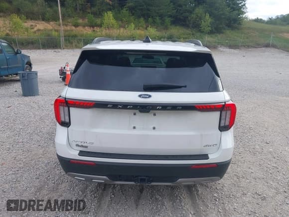 ✅ 2025 Ford Explorer Active • VIN: 1FMUK8DHXSGA70668 • Lot: 43329976. Listed on IAAI with 6,294 mi. Free auction sales archive from the USA and detailed vehicle history report at DreamBid. Image 17.